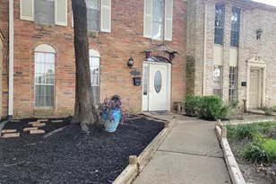 10813 Sandpiper Dr, Houston, TX 77096 - Photo 1