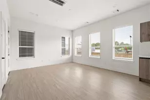 107 Tolima Dove St, Houston, TX 77018 - Photo 7