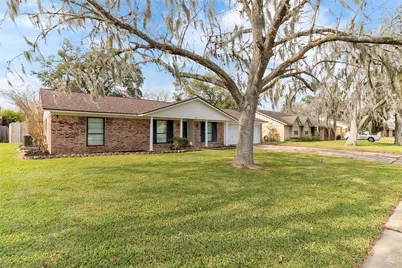 309 Petunia Street, Lake Jackson, TX 77566 - Photo 23
