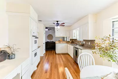 309 Petunia Street, Lake Jackson, TX 77566 - Photo 3