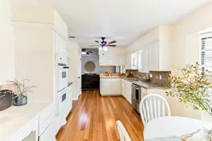 309 Petunia St, Lake Jackson, TX 77566 - Photo 3