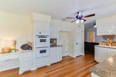 309 Petunia Street, Lake Jackson, TX 77566 - Photo 11