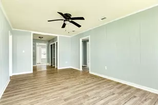 302 W 8th St, Freeport, TX 77541 - Photo 5