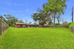 103 Ligustrum St, Lake Jackson, TX 77566 - Photo 35