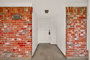 12523 Hunting Briar Dr, Houston, TX 77099 - Photo 5