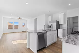 336 Amy St, Angleton, TX 77515 - Photo 5