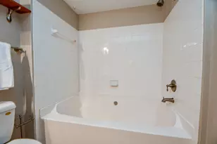 7575 Kirby Dr, Houston, TX 77030 - Photo 23