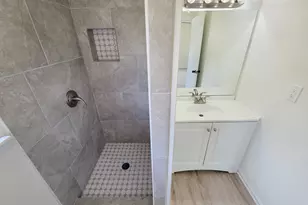 301 Cypress St, Lake Jackson, TX 77566 - Photo 27