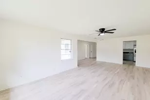 301 Cypress St, Lake Jackson, TX 77566 - Photo 5