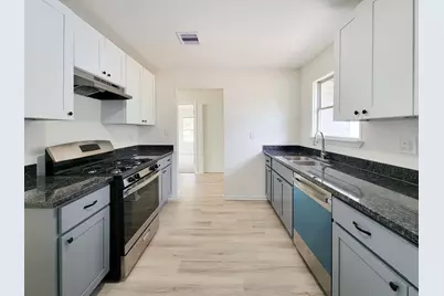 301 Cypress Street, Lake Jackson, TX 77566 - Photo 15