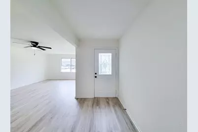 301 Cypress Street, Lake Jackson, TX 77566 - Photo 3