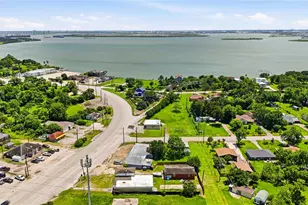 6105 Bayway Dr, Baytown, TX 77520 - Photo 1