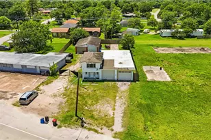 6105 Bayway Dr, Baytown, TX 77520 - Photo 9