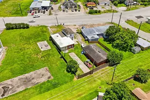 6105 Bayway Dr, Baytown, TX 77520 - Photo 13