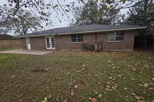 408 Dwyer St, Angleton, TX 77515 - Photo 15