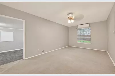 610 E Houston Street, Highlands, TX 77562 - Photo 11