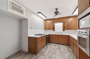 610 E Houston St, Highlands, TX 77562 - Photo 19