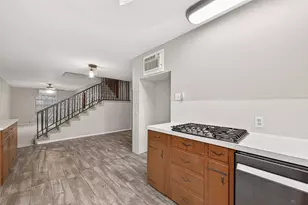 610 E Houston St, Highlands, TX 77562 - Photo 23