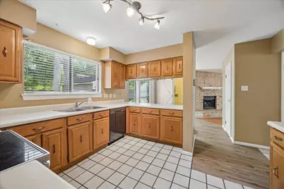 2710 Golden Leaf Drive, Houston, TX 77339 - Photo 11