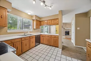 2710 Golden Leaf Dr, Houston, TX 77339 - Photo 11