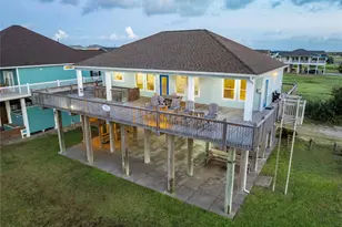 841 Buell, Crystal Beach, TX 77650 - Photo 3