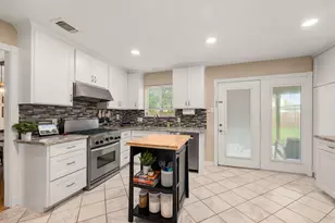 505 Lochnell Dr, Houston, TX 77062 - Photo 9