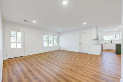 713 S Holland Street, Bellville, TX 77418 - Photo 13