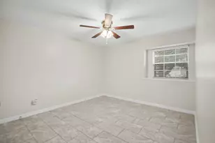 5726 Ettrick Dr, Houston, TX 77035 - Photo 15