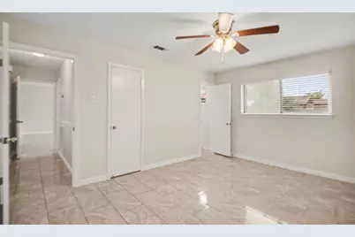 5726 Ettrick Drive, Houston, TX 77035 - Photo 11
