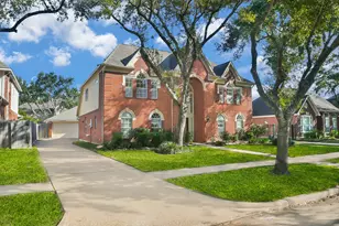 4323 Magnolia Ln, Sugar Land, TX 77478 - Photo 3
