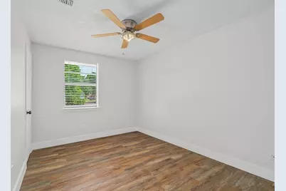 8714 Amblewood Drive, Houston, TX 77099 - Photo 15