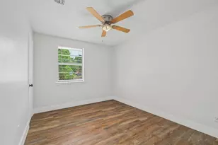 8714 Amblewood Dr, Houston, TX 77099 - Photo 15