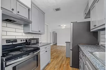 8714 Amblewood Drive, Houston, TX 77099 - Photo 7