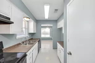 16607 Barcelona Dr, Friendswood, TX 77546 - Photo 7