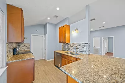 11059 Landsbury Circle, Houston, TX 77099 - Photo 15