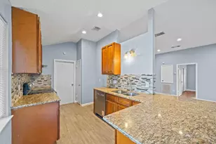 11059 Landsbury Cir, Houston, TX 77099 - Photo 15