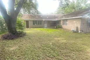911 Roberts St, El Campo, TX 77437 - Photo 9