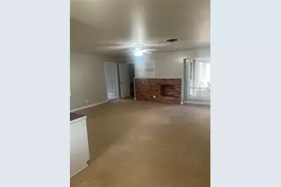 911 Roberts Street, El Campo, TX 77437 - Photo 3