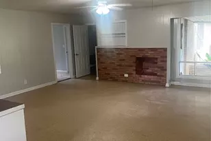 911 Roberts St, El Campo, TX 77437 - Photo 3