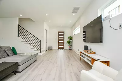 7603 Jacquelyn Gardens Lane, Houston, TX 77055 - Photo 9