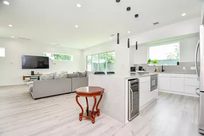 7603 Jacquelyn Gardens Lane, Houston, TX 77055 - Photo 11