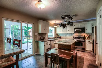 24 Edgewood Forest Court, The Woodlands, TX 77381 - Photo 11