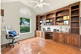 156 April Waters Dr W, Conroe, TX 77356 - Photo 5