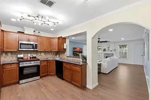 121 Tarpon Ave, Galveston, TX 77550 - Photo 7