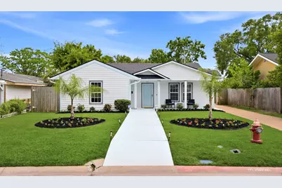 121 Tarpon Avenue, Galveston, TX 77550 - Photo 1