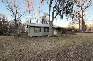 201 Hackberry Ln, Livingston, TX 77351 - Photo 3