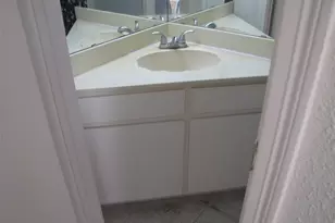 7575 Cambridge St, Houston, TX 77054 - Photo 9