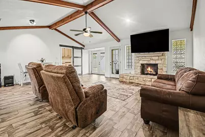 56 W Candlewood Street, Lake Jackson, TX 77566 - Photo 5