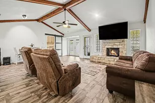 56 W Candlewood St, Lake Jackson, TX 77566 - Photo 5