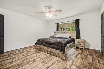 56 W Candlewood Street, Lake Jackson, TX 77566 - Photo 11